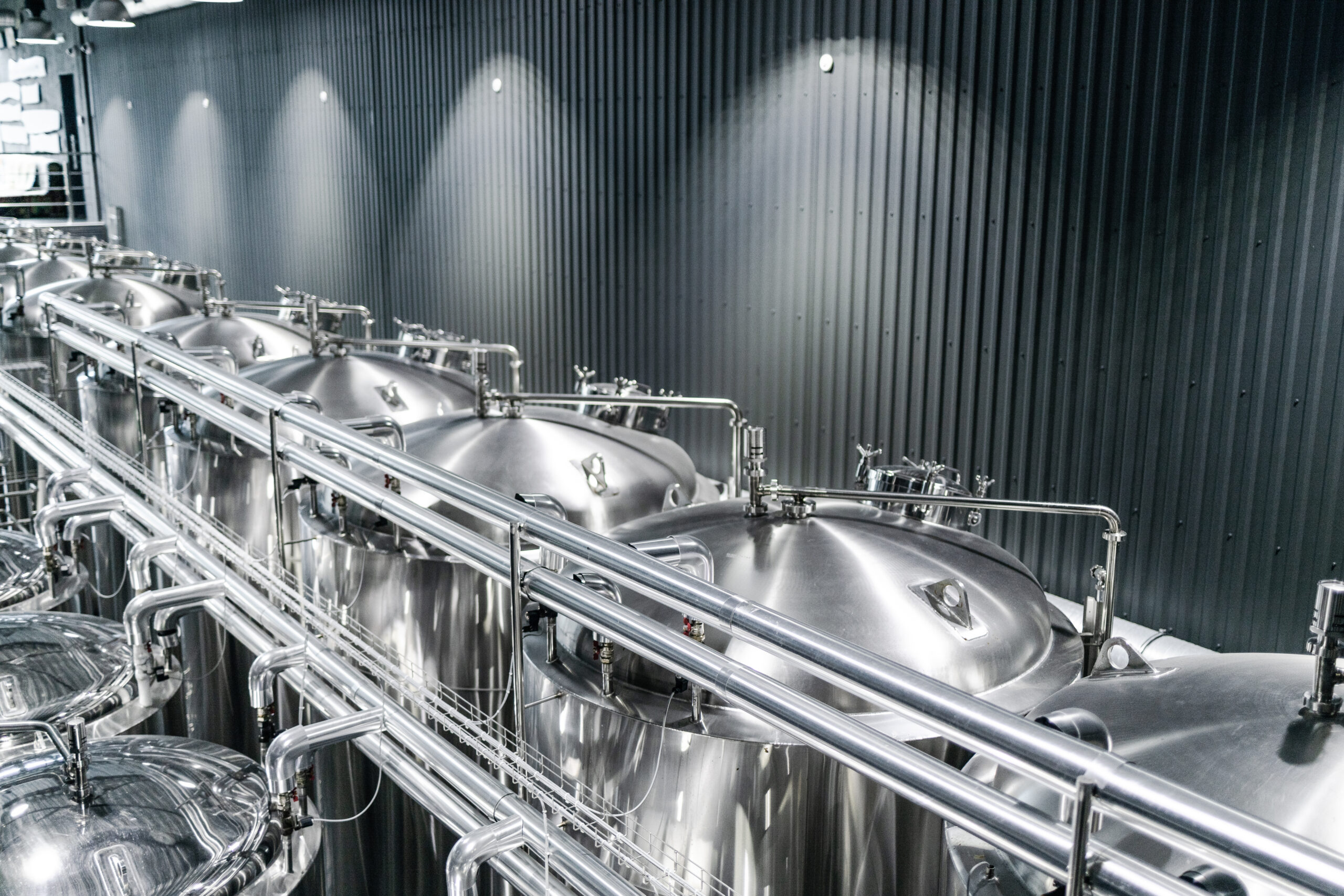 Comprar tubos de aço inox industrial: aspectos estratégicos para empresas e fornecedores